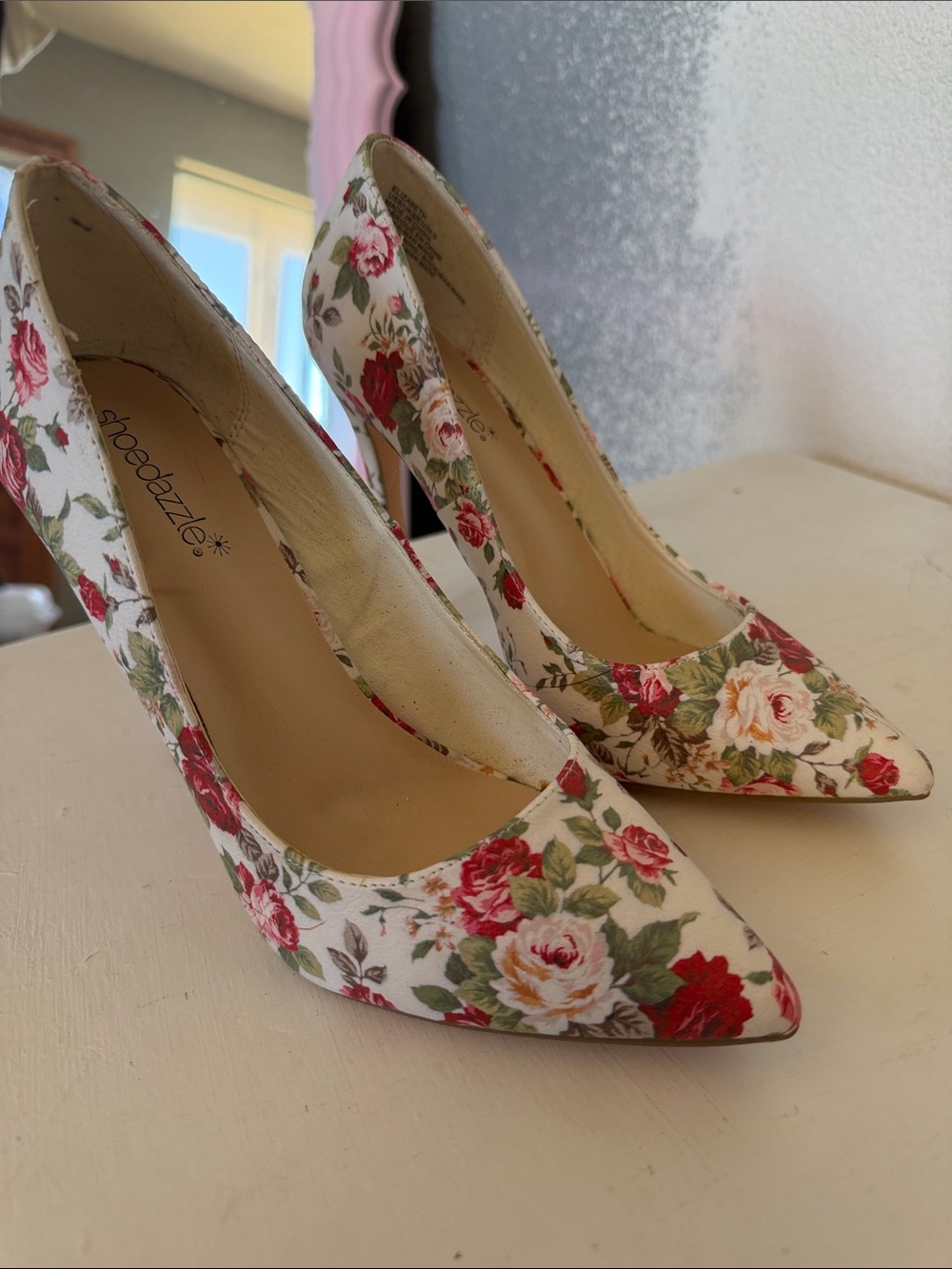 Shoe Dazzle Floral Pointed-Toe Pumps in White with Red and Pink Roses